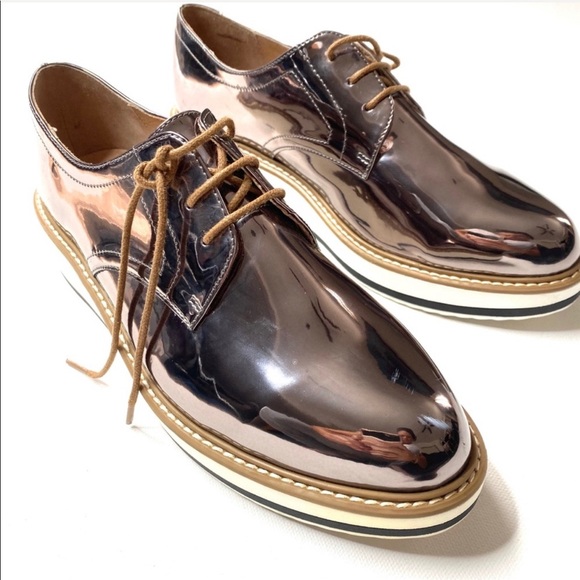 andre Shoes - Andre Women’s Shiny Shoes. Gold metallic. 39 9